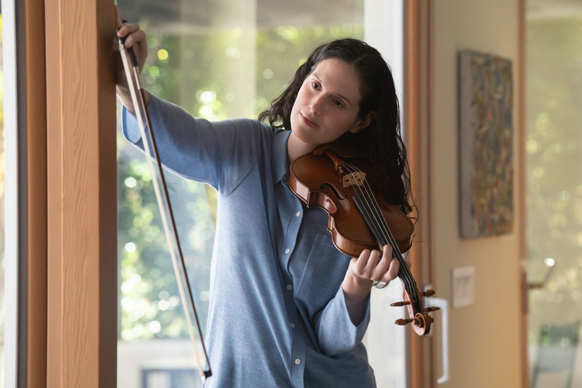 Eva Victor with a violin
