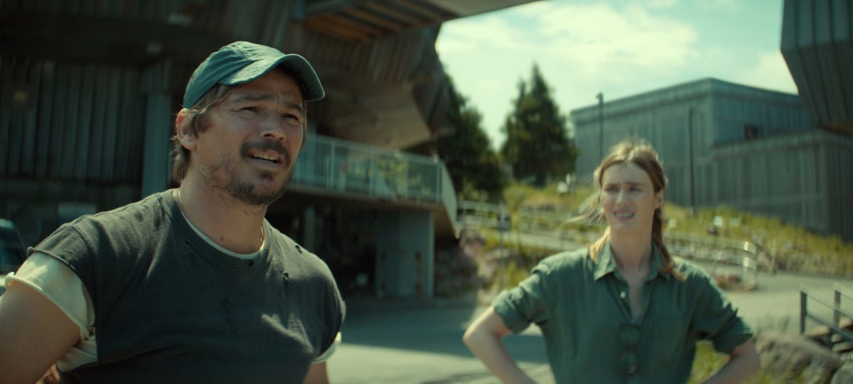 Josh Hartnett and Mackenzie Davis