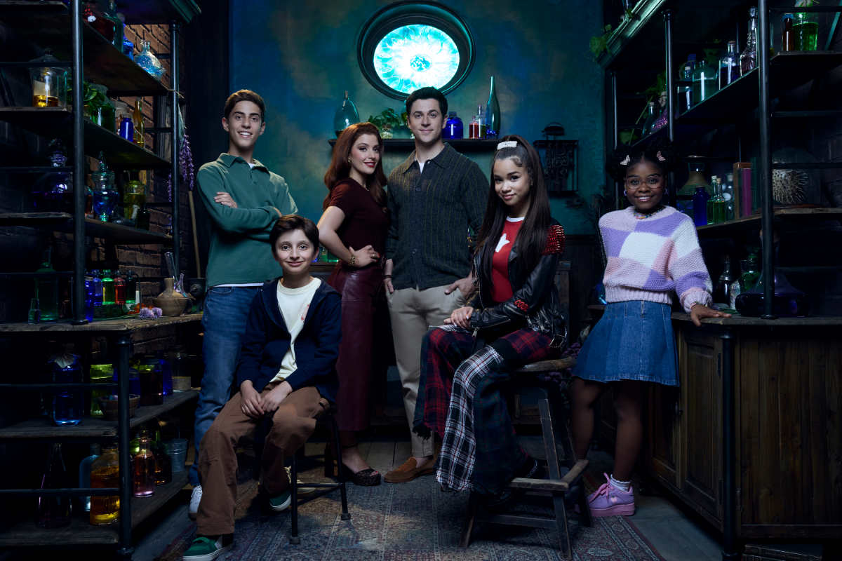 David Henrie as Justin Russo, Janice LeAnn Brown as Billie, Alkaio Thiele as Roman Russo, Max Matenko as Milo Russo, Taylor Cora as Winter, and Mimi Gianopulos as Giada Russo