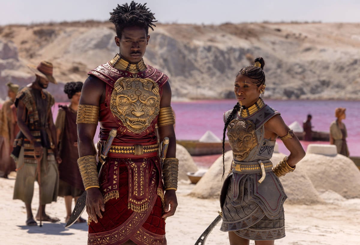 Damson Idris plays Inan and Cynthia Erivo plays Commander Kaea in Children of Blood and Bone