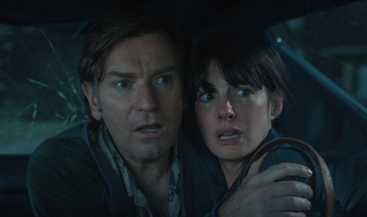 EWAN McGREGOR as Greg Platt and ANNE HATHAWAY as Denise Platt