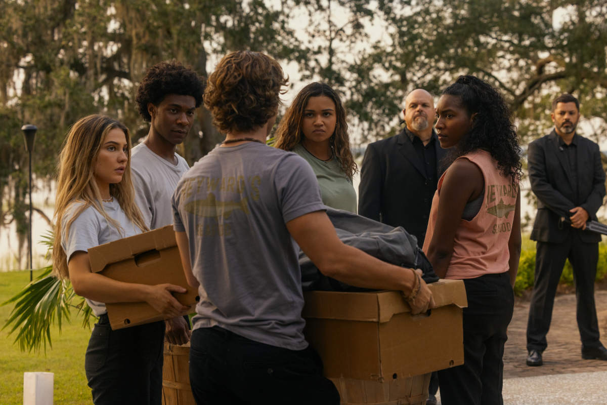 Madelyn Cline, Jonathan Daviss, Chase Stokes, Madison Bailey, Carlacia Grant