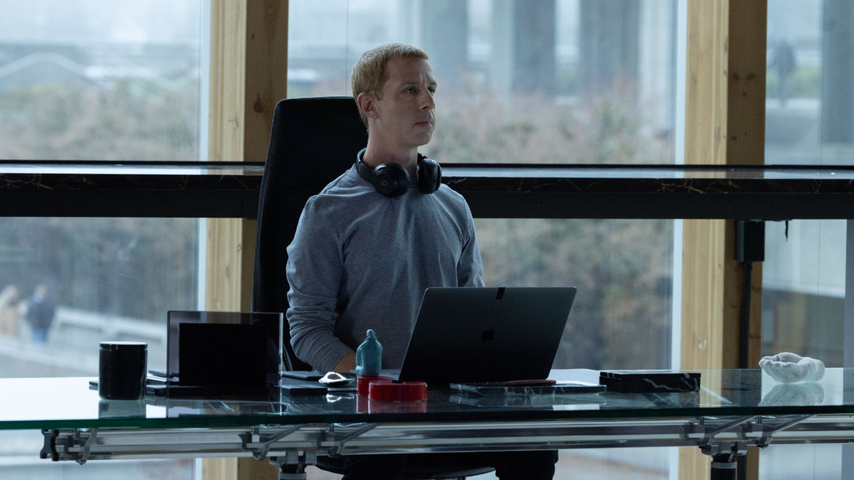 Mark Zuckerberg (Jeremy Strong)