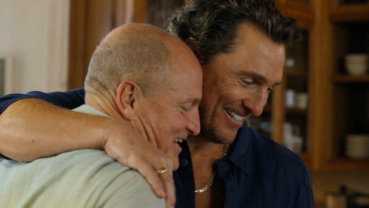 Matthew McConaughey and Woody Harrelson hugging