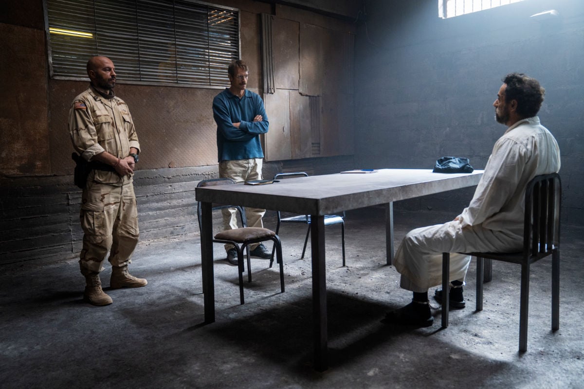 John Nixon (Joel Kinnaman) and Saddam Hussein (Waleed Zuaiter)
