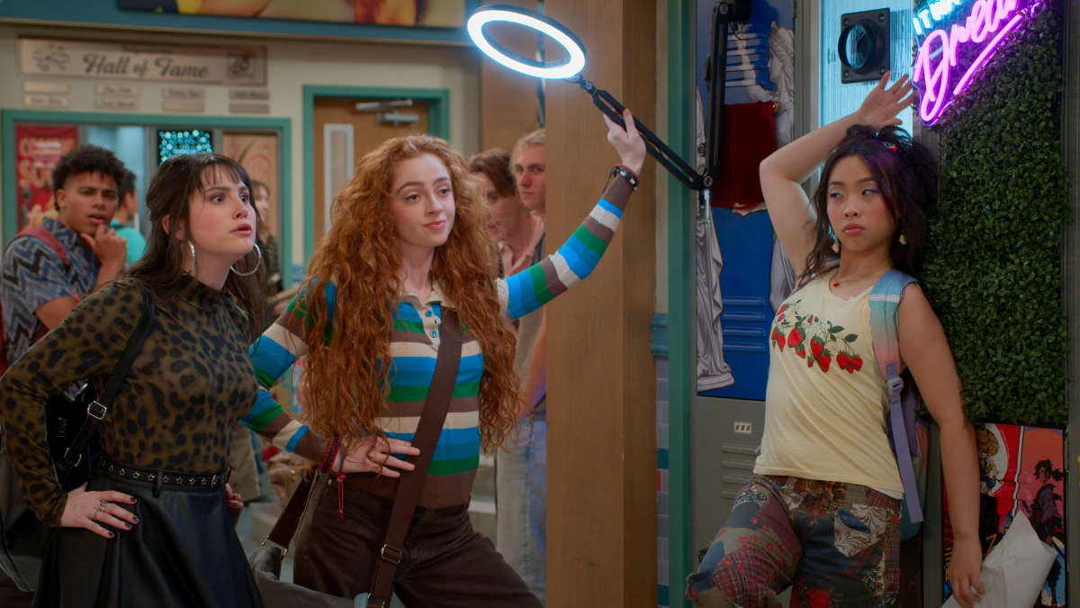 Erika Swayze as Jen Z, Alyssa Miles as Emmy, and Emmy Liu-Wang as Pepper in Hollywood Arts