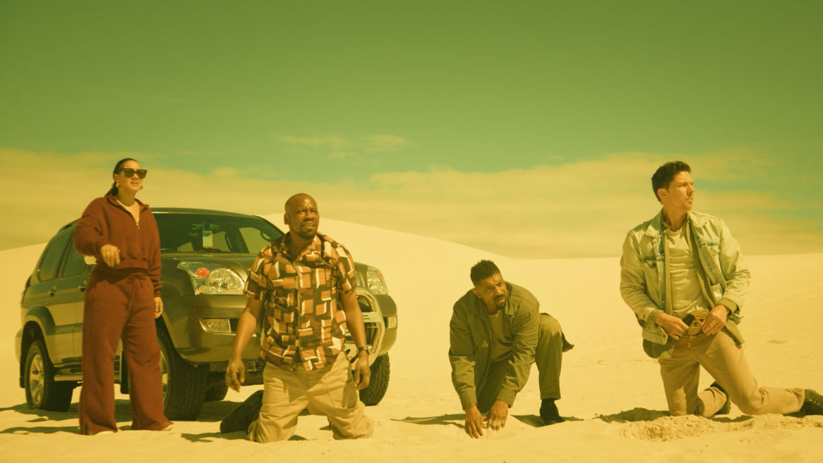 Cynthia Kaye McWilliams as Cathy Montgomery, Malcolm Barrett as Leon Montgomery, Deon Cole as Joe Washington, and Michael Trucco as Benjamin 'Touch' Tuchawuski
