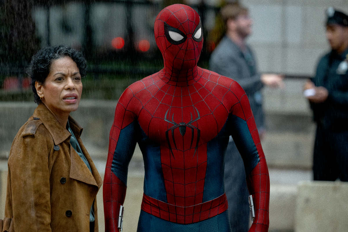 Jean DeWolff (Liza Colón-Zayas, left) talks with Spider-Man