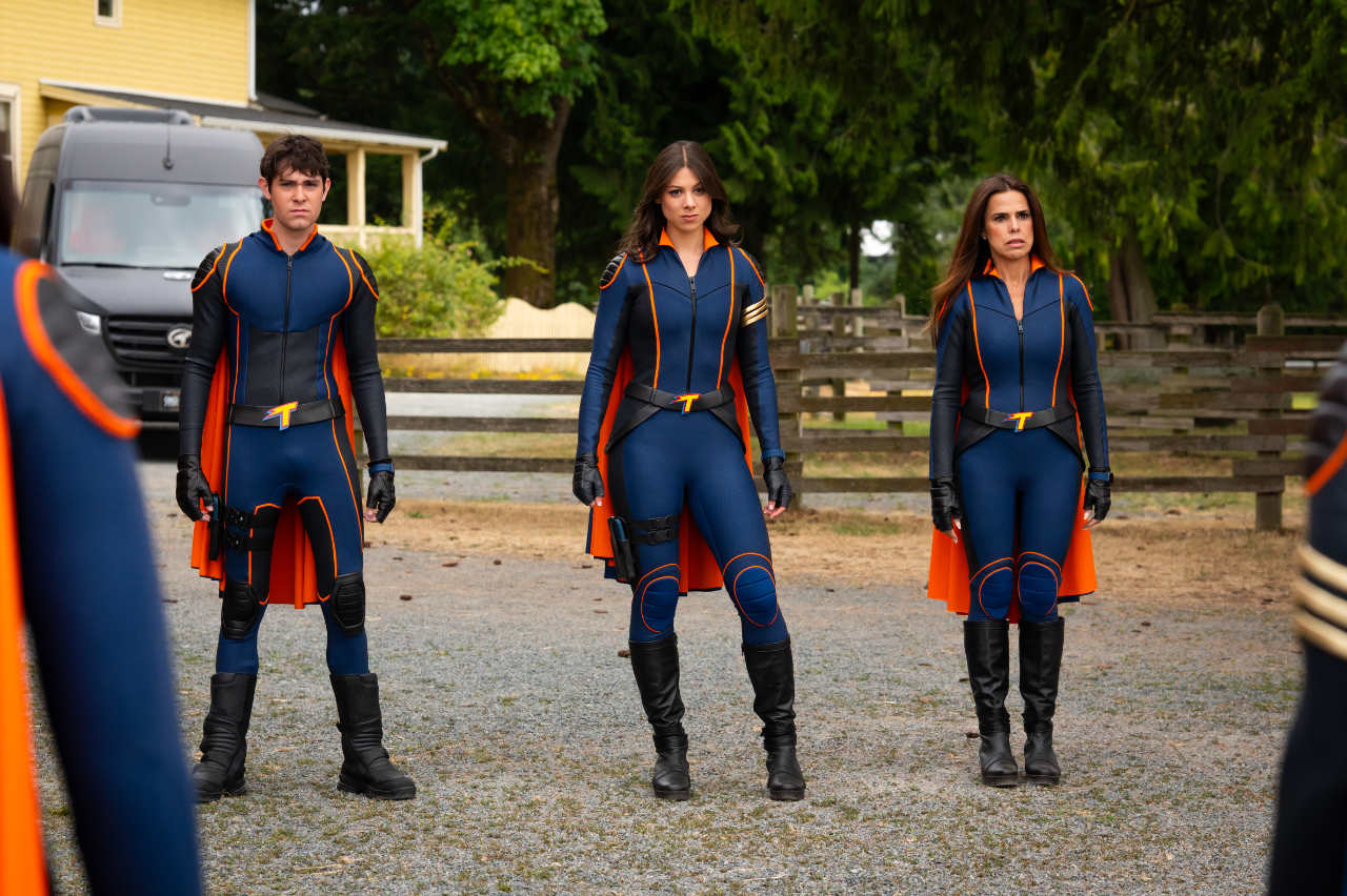 Clash of the Thundermans Trailer Is a Family Affair