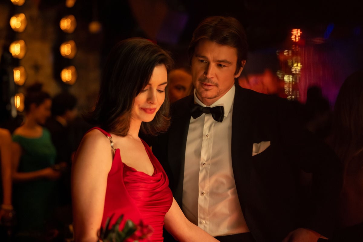 Anne Hathaway as Verity Crawford and Josh Hartnett as Jeremy Crawford