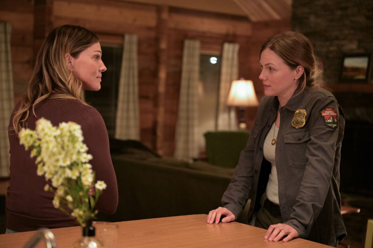 Tracy Spiridakos as Anna Pigeon and Tricia Helfer as Molly Pigeon in Anna Pigeon