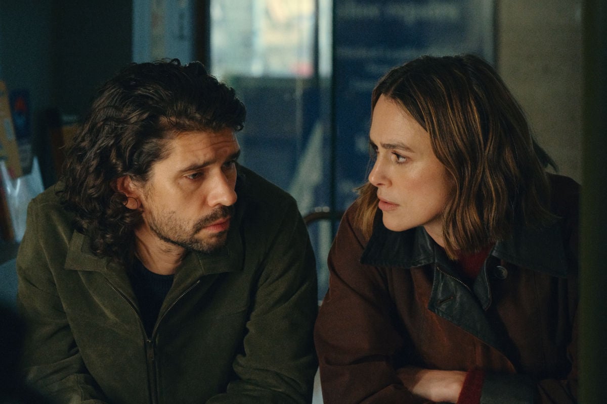 Ben Whishaw as Sam, Keira Knightley as Helen Webb
