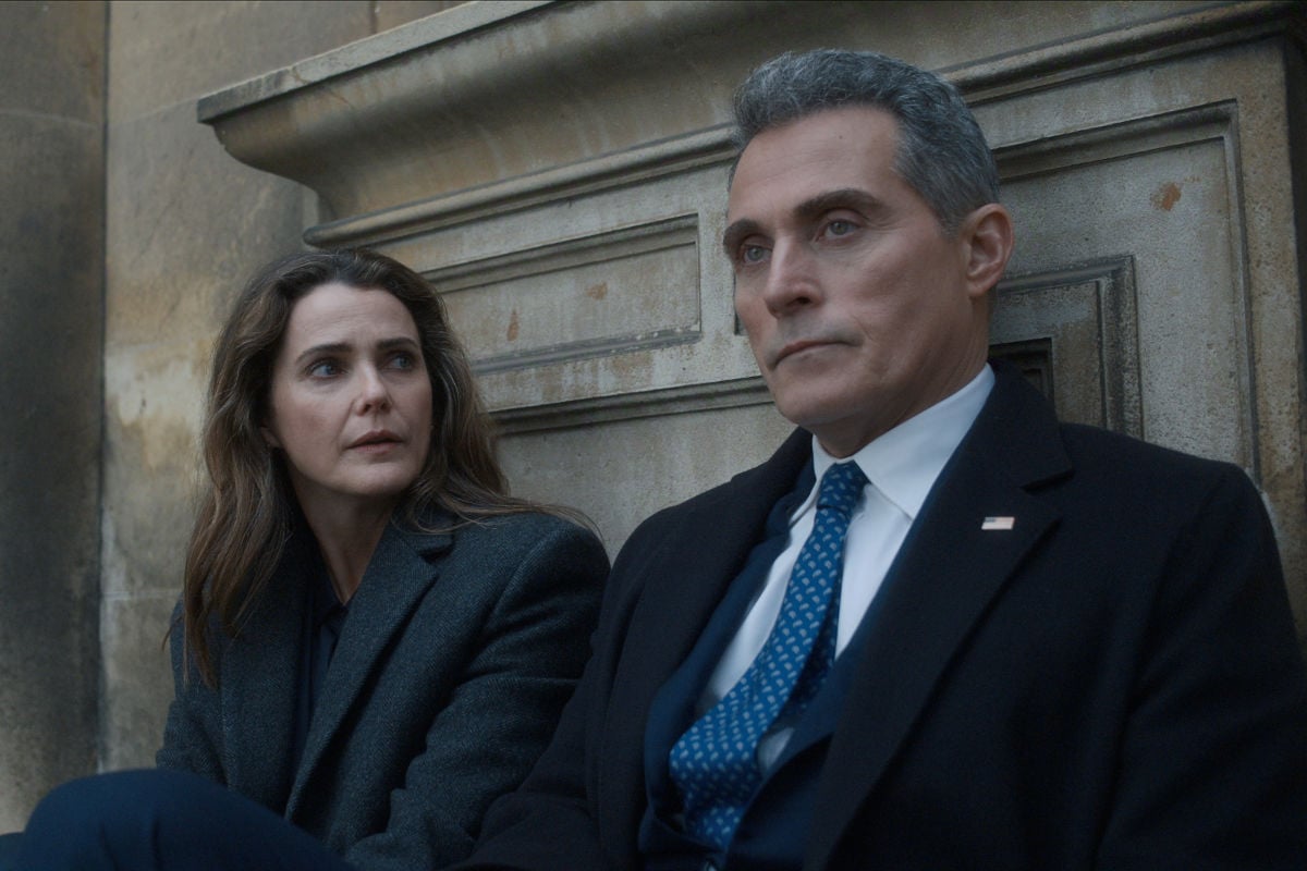 Keri Russell as Kate Wyler, Rufus Sewell as Hal Wyler