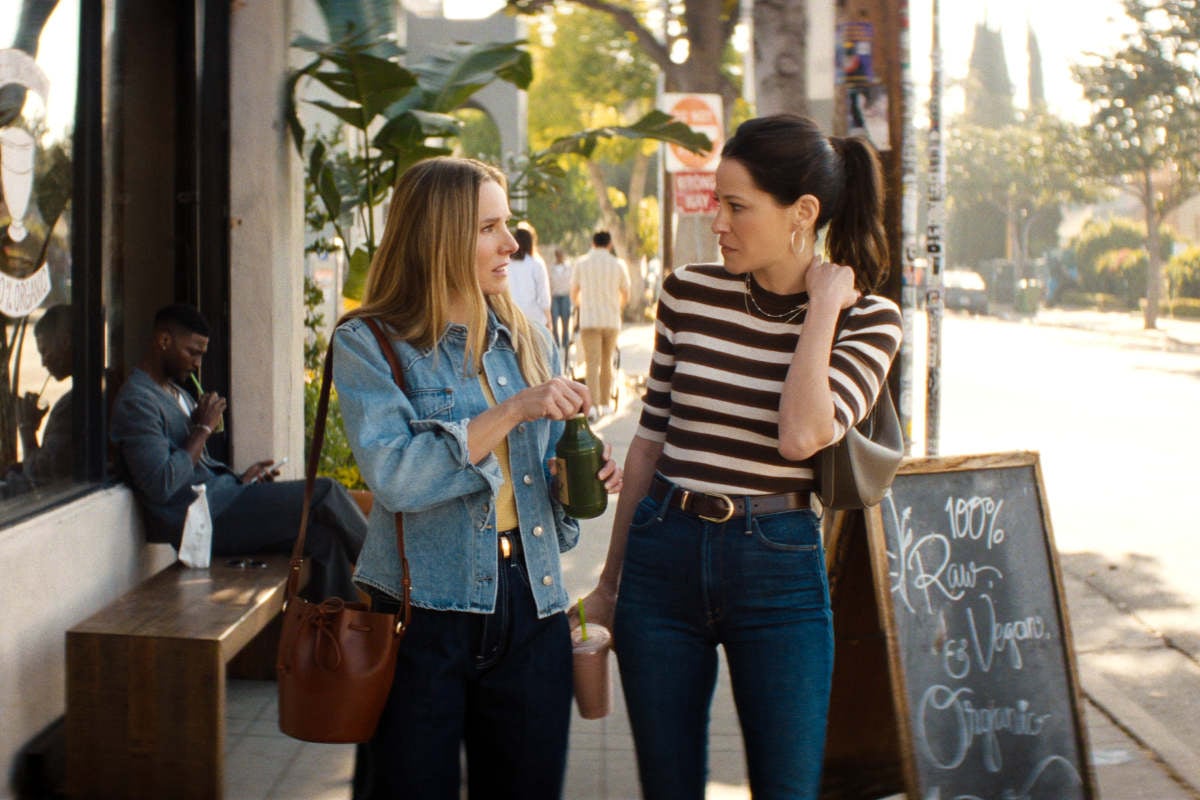 Kristen Bell as Joanne, Jackie Tohn as Esther
