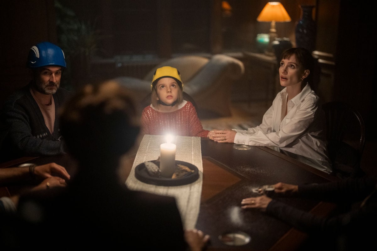 Daddo (Jay Duplass), Bela (Arabella Olivia Clark), and Mommy (Jessica Chastain)