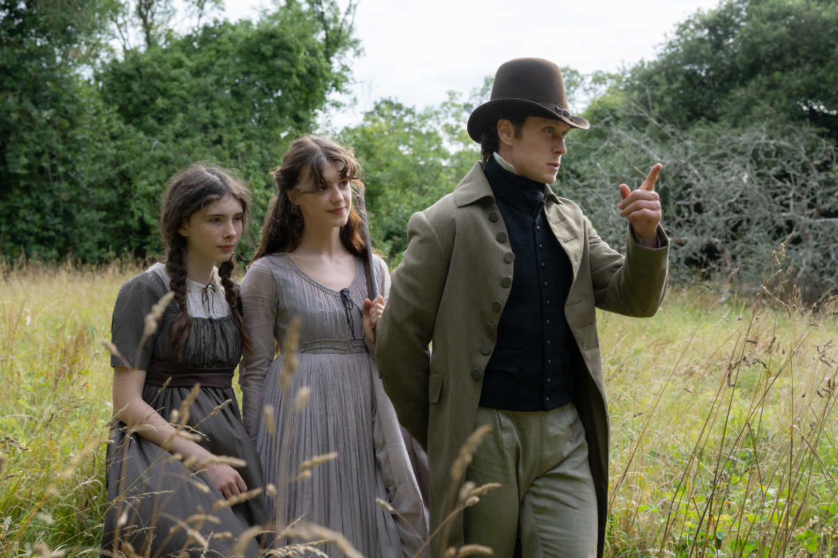 Bodhi Rae Breathnach as Margaret Dashwood, Daisy Edgar-Jones as Elinor Dashwood and George MacKay as Edward Ferrars