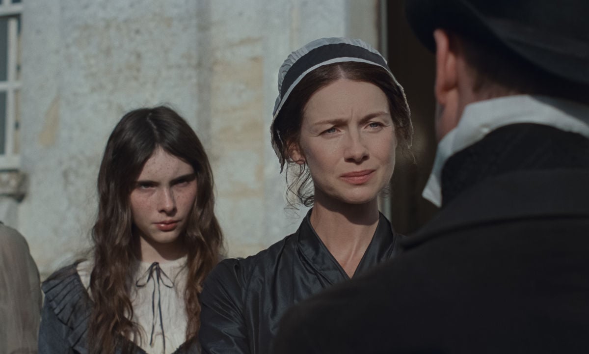 Bodhi Rae Breathnach as Margaret Dashwood and Caitríona Balfe as Mrs. Dashwood