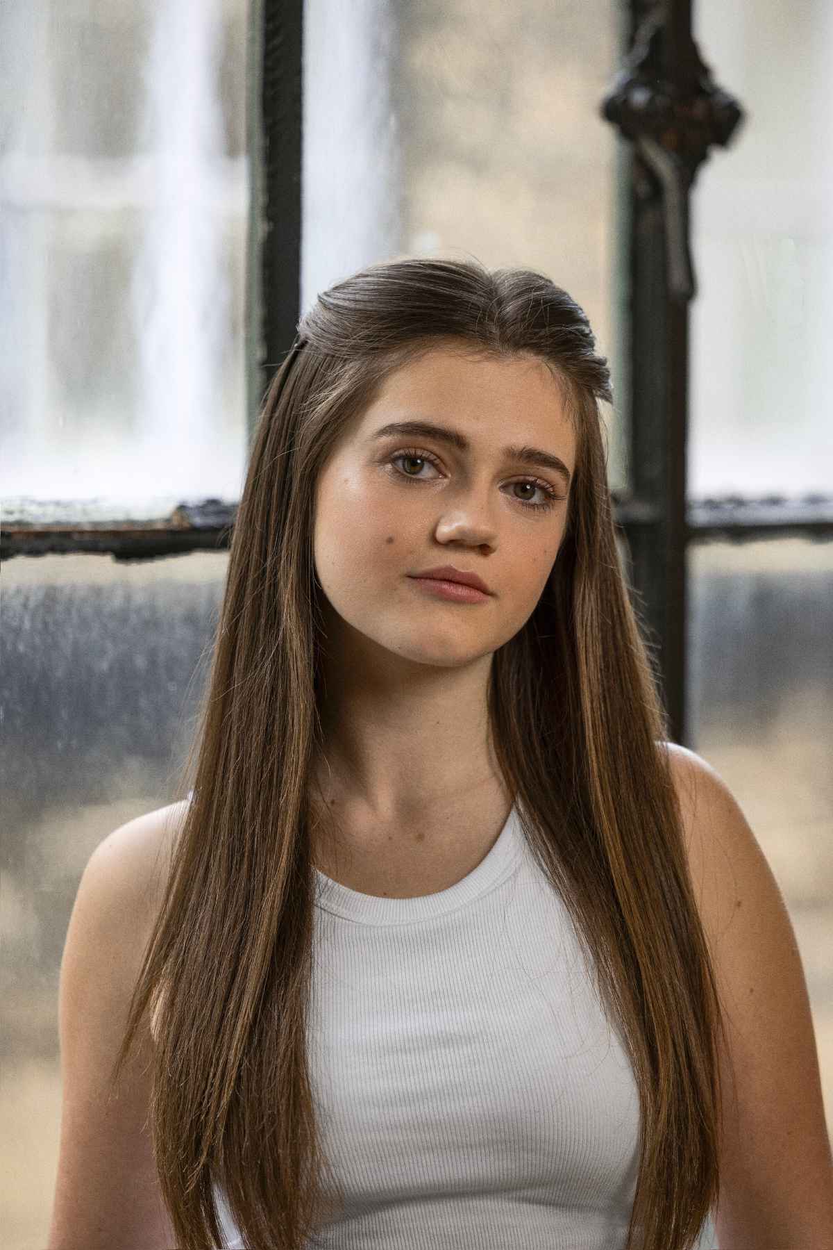 Nancy Surridge (Shannon Lynch)