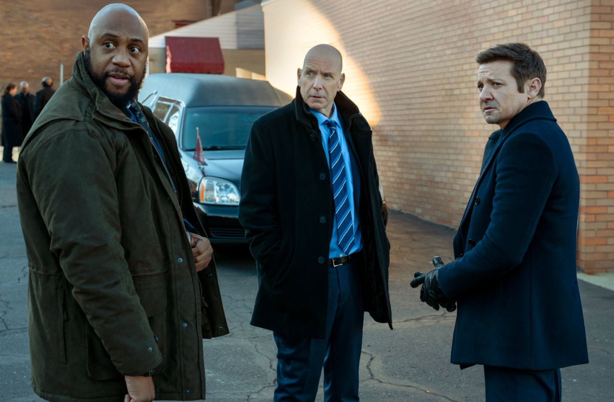 Derek Webster as Stevie, Hugh Dillon as Ian and Jeremy Renner as Mike McLusky